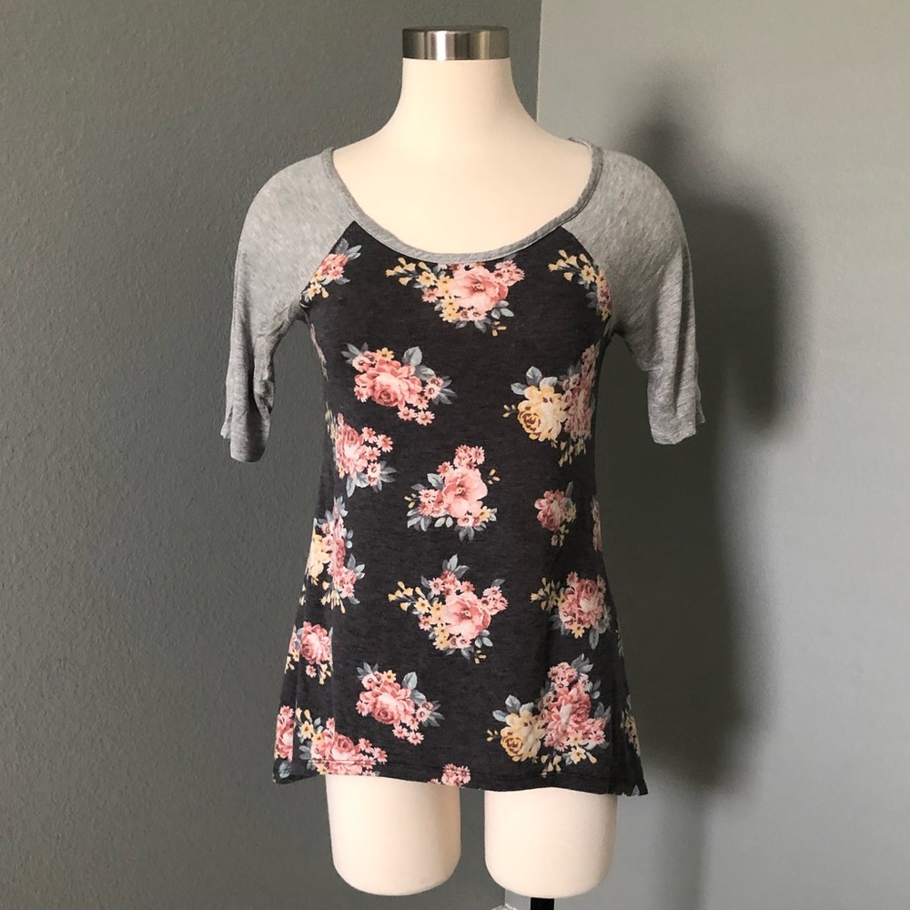 Threads Studio Floral High-Low Raglan T-Shirt Blouse